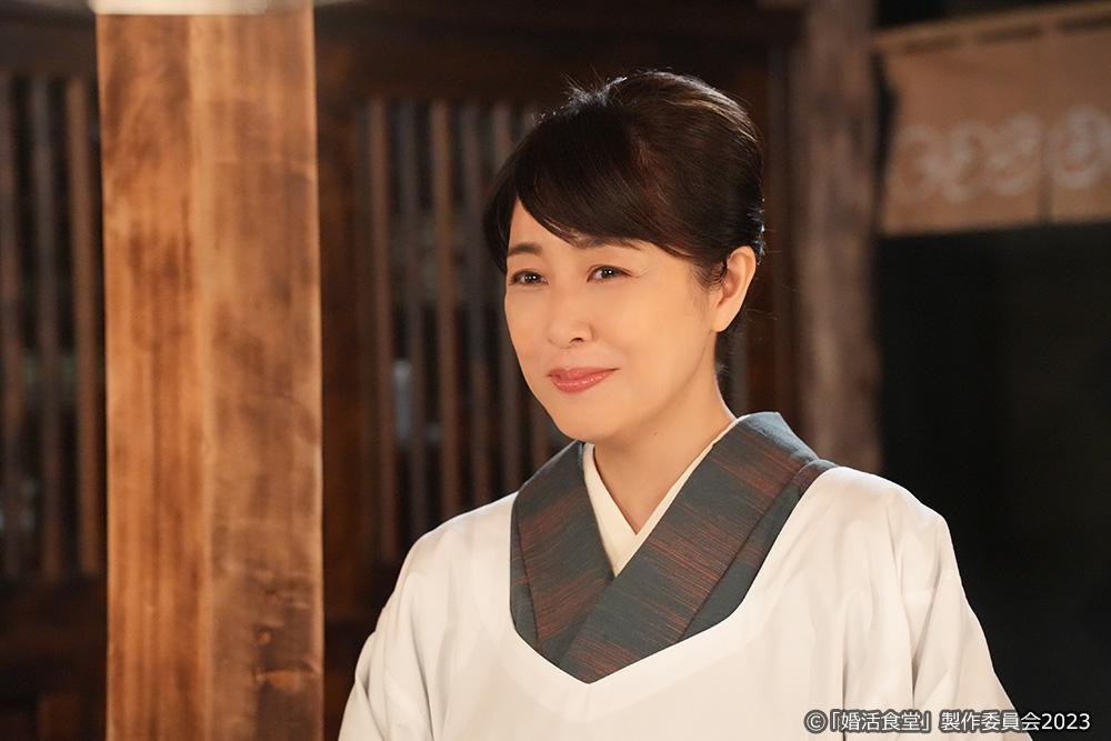 主演・菊池桃子が、和服に割烹着姿でお出迎え！ドラマ「婚活食堂